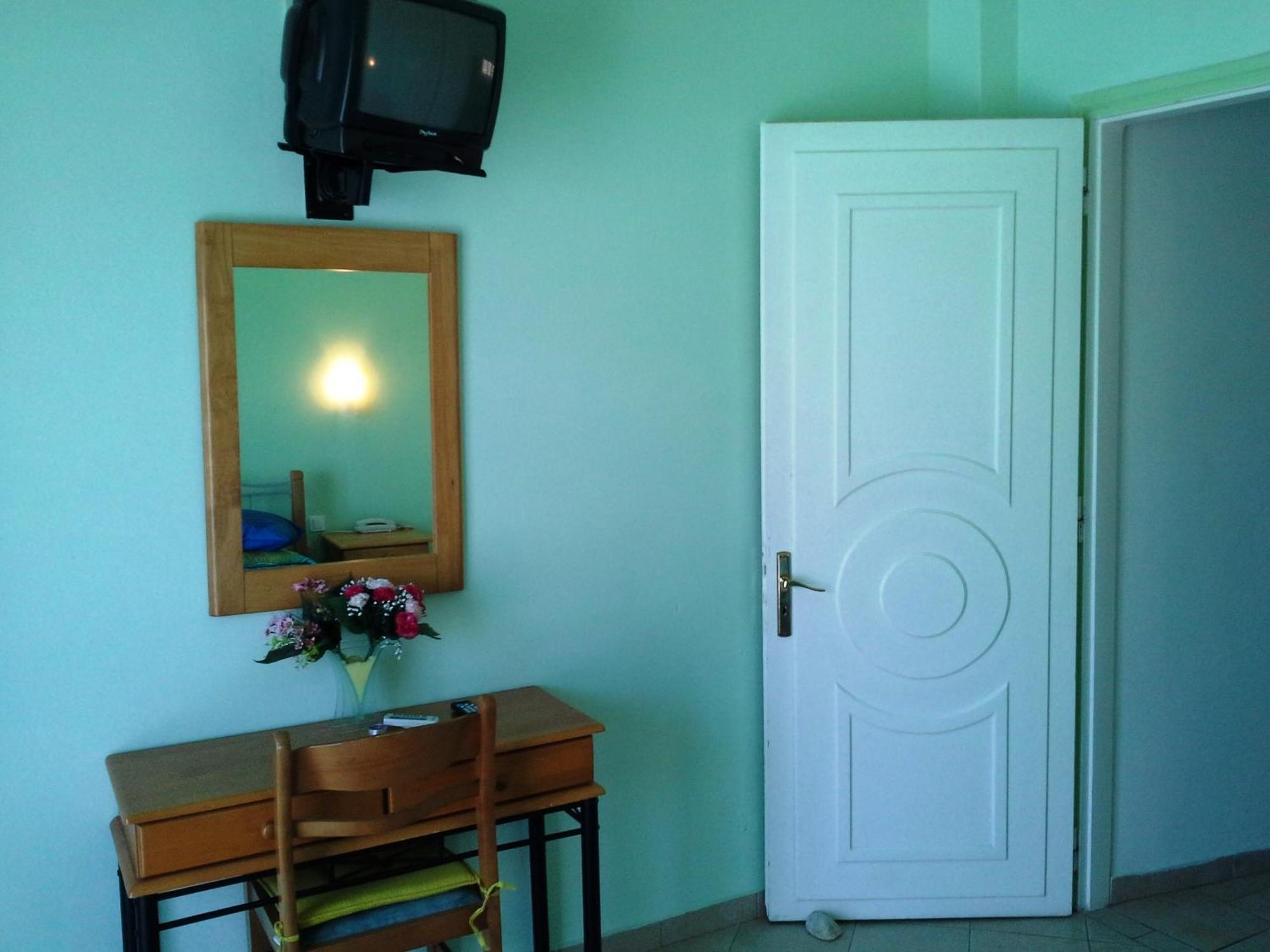 Apergis Rooms Hermópolis Quarto foto